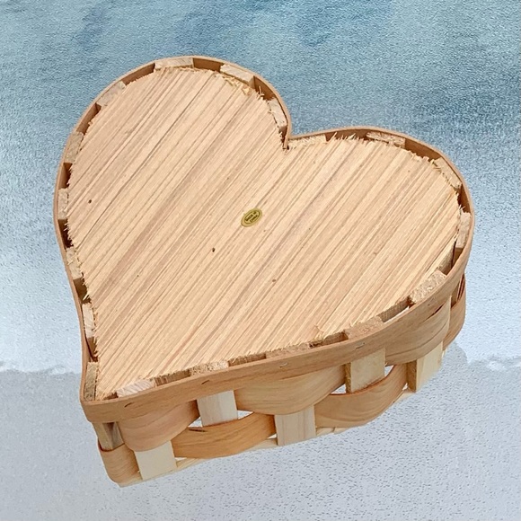 Woven Cottagecore Farmhouse Wooden Heart Shaped Basket - Picture 4 of 6